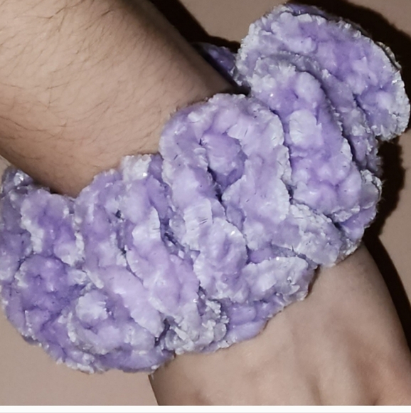 SOLD OUT-1 Juicy Couture Scrunchie - Picture 3 of 4